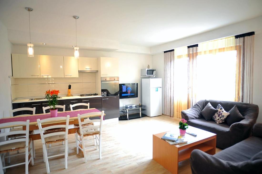 Apartmani Anita Medulin Buitenkant foto